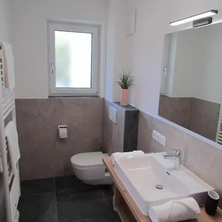 Anni, Apartment