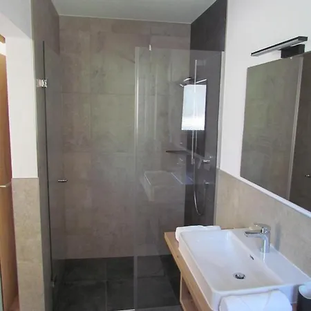 Anni, Apartment *
