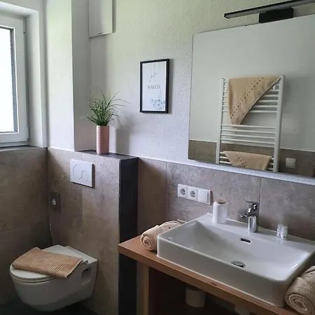 Anni, Apartment