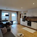 Anni, Apartmán