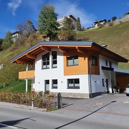 Anni, Apartmán