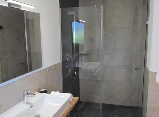 Anni, Apartamento Tux